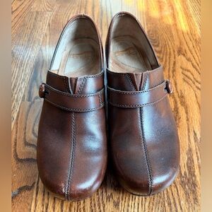 Dansko Solstice Brown Leather Split Toe Strap Clog Shoes - 39 (8.5-9)